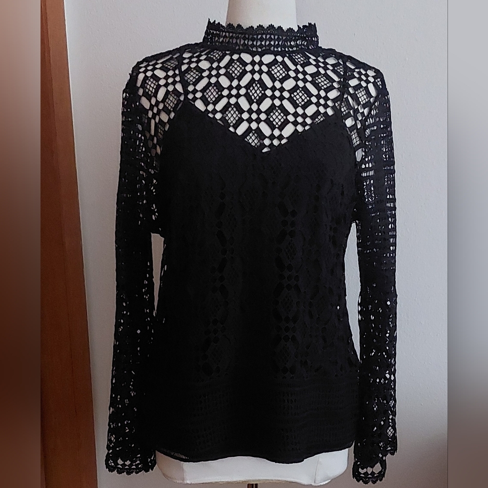 🌷3/$20🌷Honey & T Black Long-Sleeved Lace Top